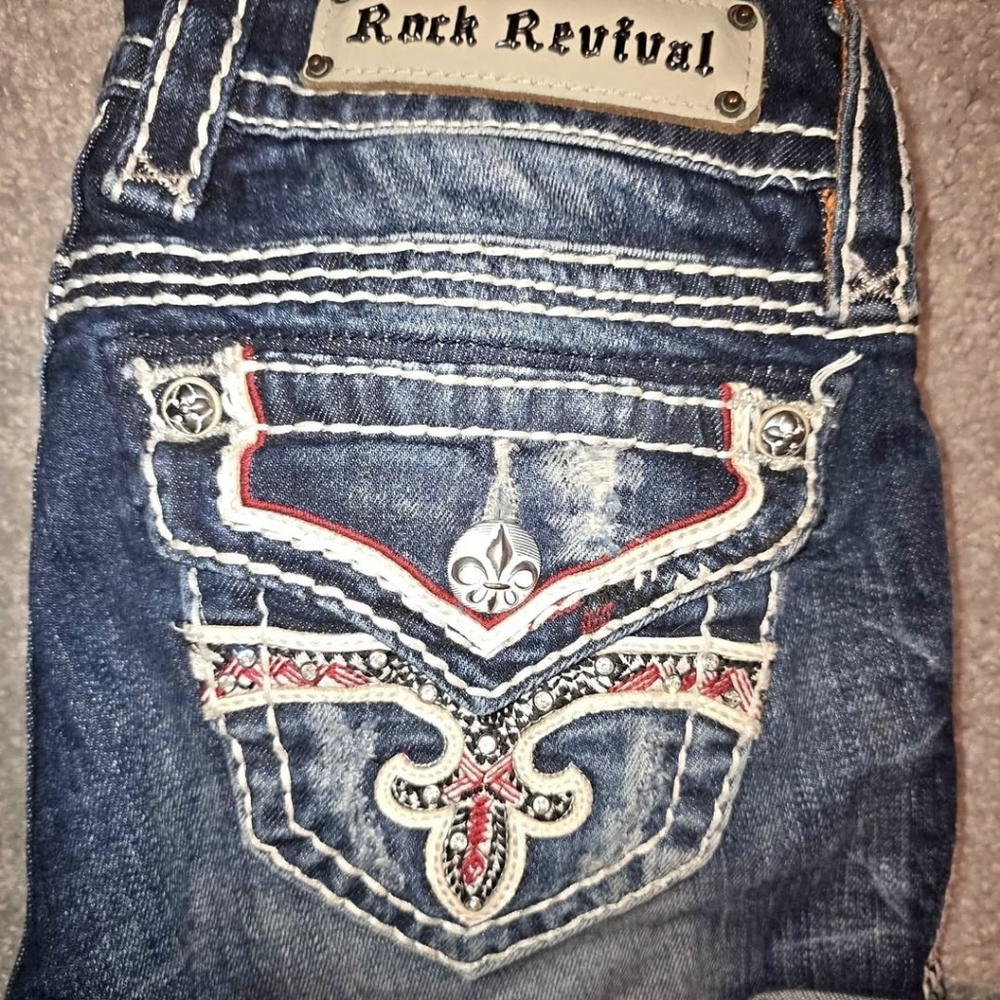 🧁Rock Revival Distressed Dark Blue Cropped Jeans